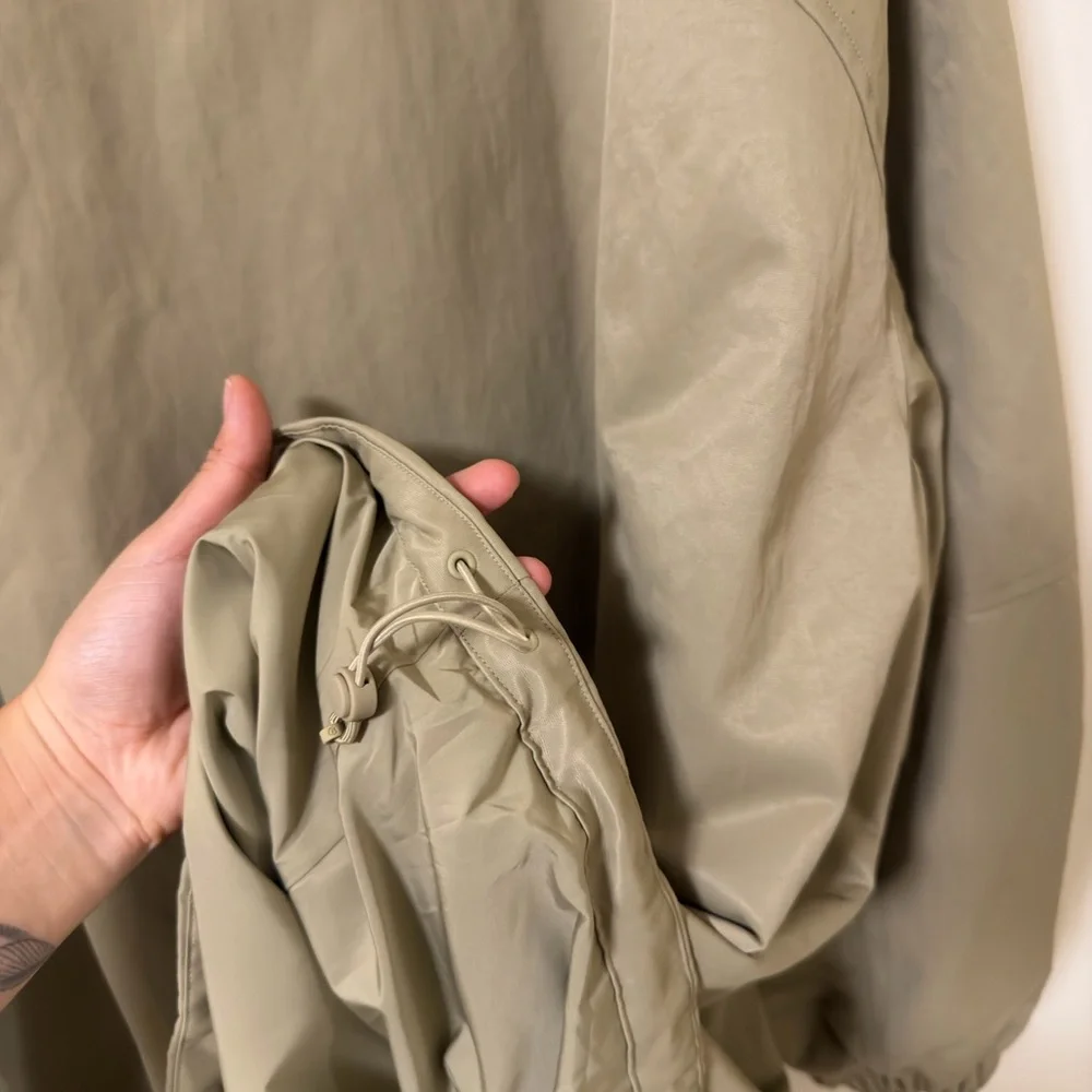 Lululemon - Lightweight Oversized Coaches Jacket - Picture 8 of 9